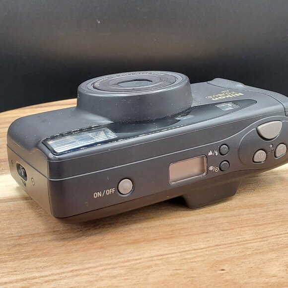 Nikon Zoom 500 AF 35mm Point-and-Shoot Film Case and Camera - Picture 6 of 8